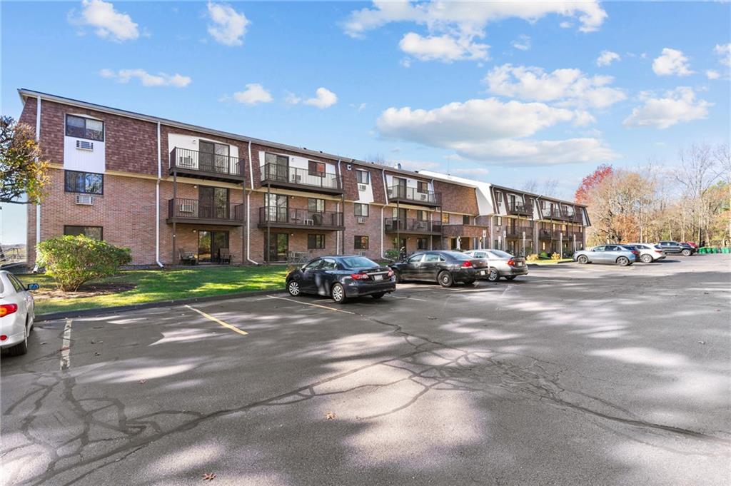 752 Quaker Lane, Unit#202c, Warwick