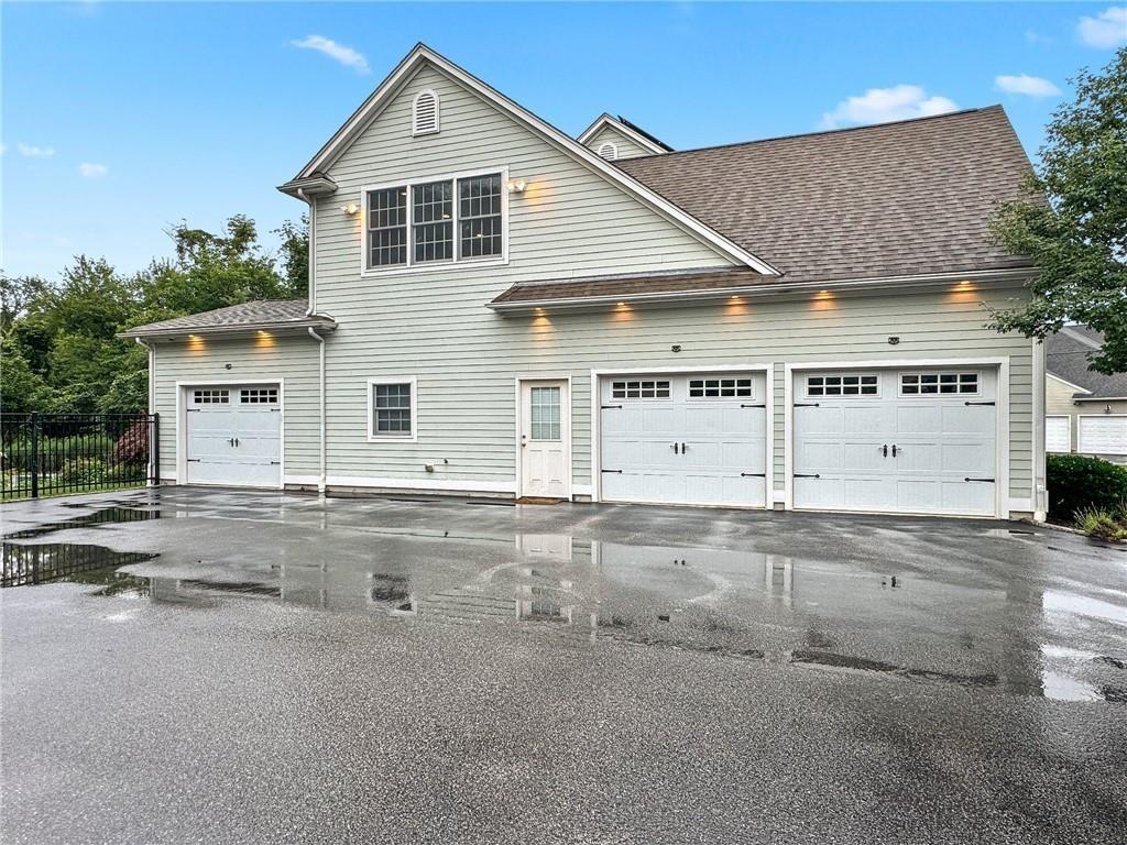 206 Wilbert Way, North Kingstown