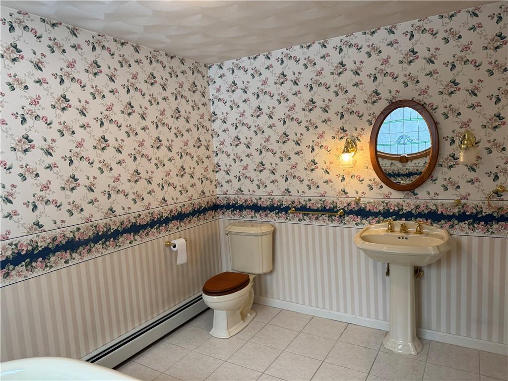 106 Derbyshire Drive, Cranston