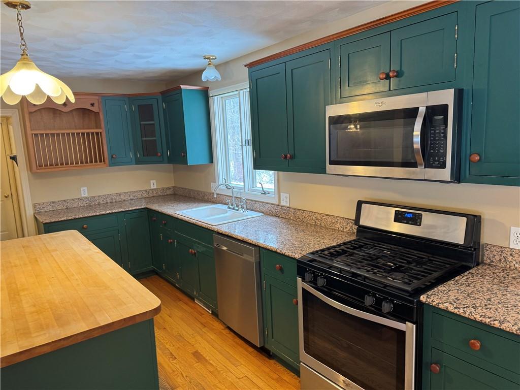 106 Derbyshire Drive, Cranston