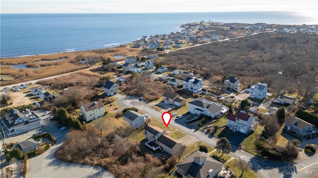 8 Village Lane, Narragansett