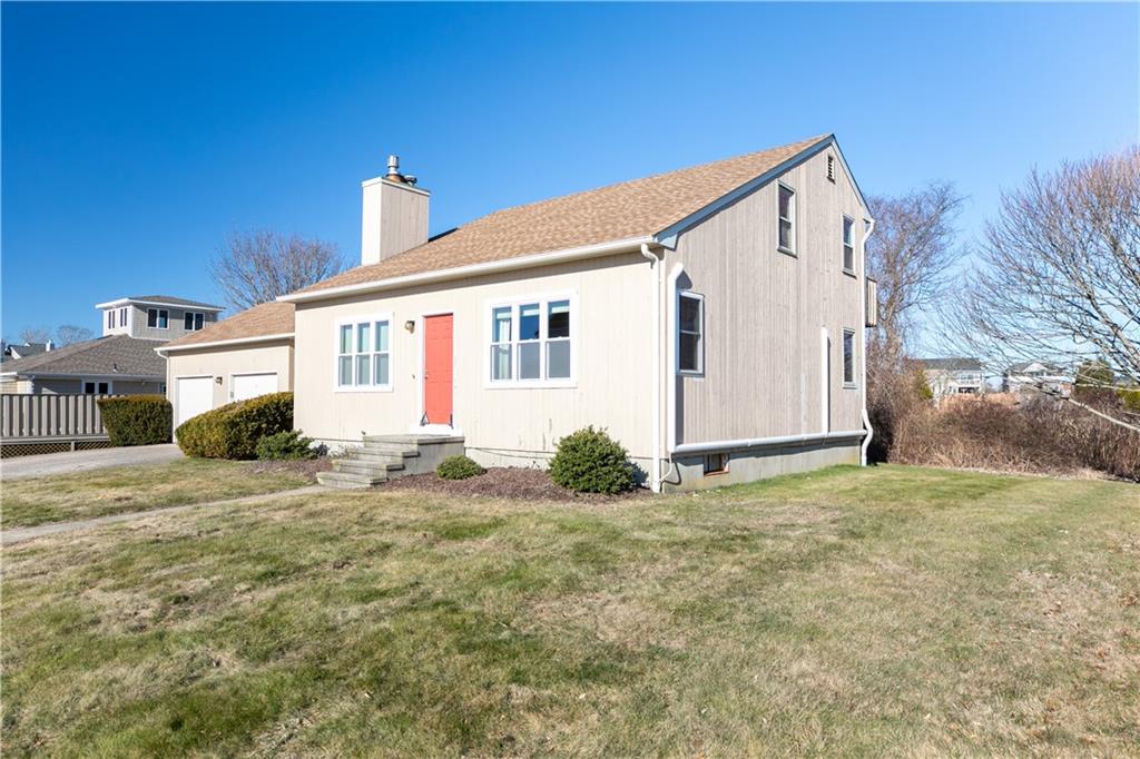 8 Village Lane, Narragansett