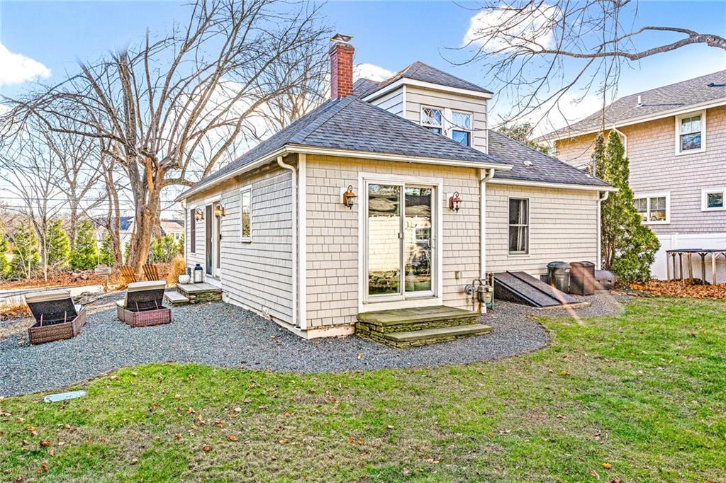 39 Chachapacassett Road, Barrington