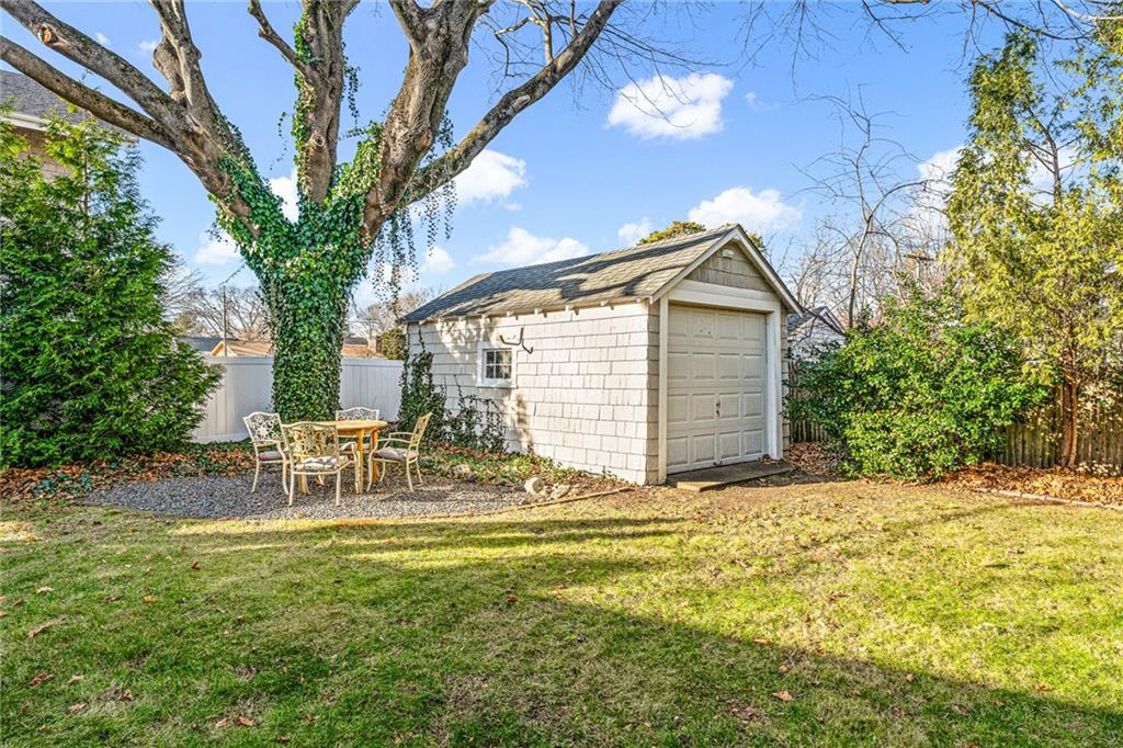 39 Chachapacassett Road, Barrington