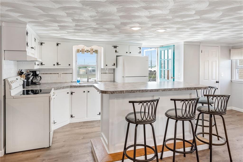 27 Holden Road, South Kingstown