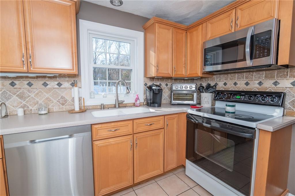 4 Country View Drive, Coventry