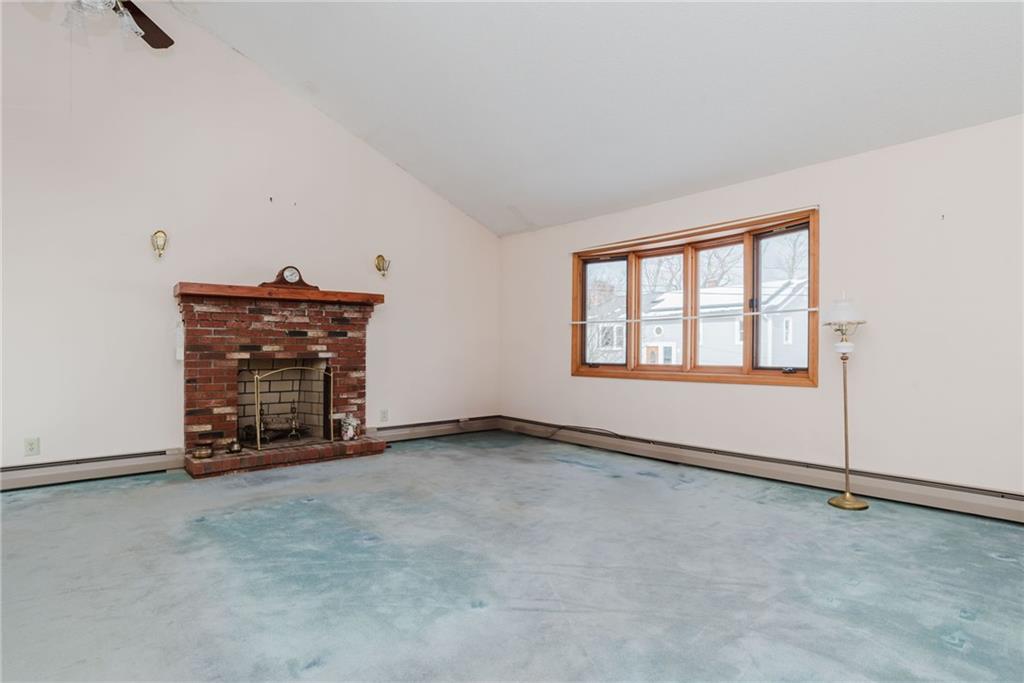 121 Kenyon Road, Tiverton