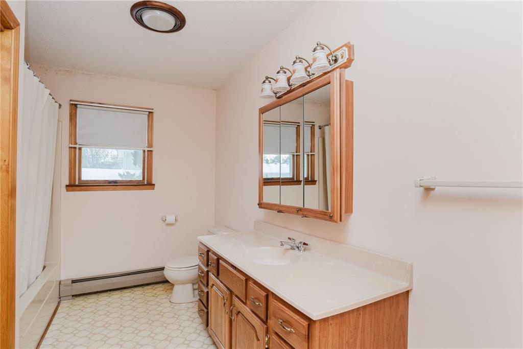 121 Kenyon Road, Tiverton