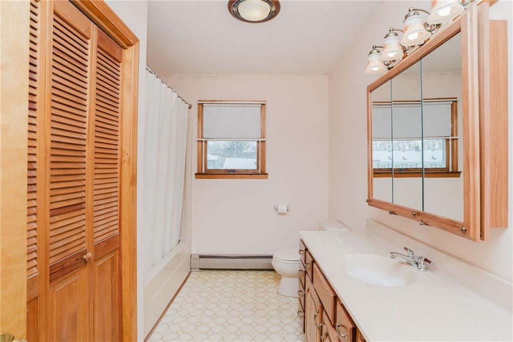 121 Kenyon Road, Tiverton