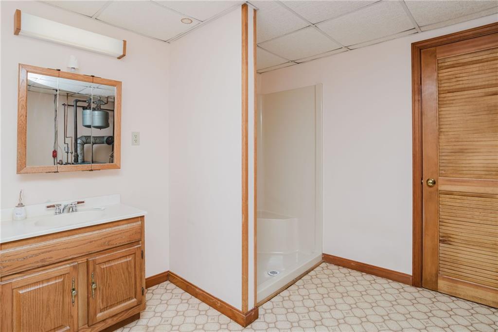 121 Kenyon Road, Tiverton