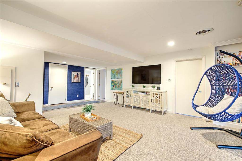 377 Rumstick Road, Barrington