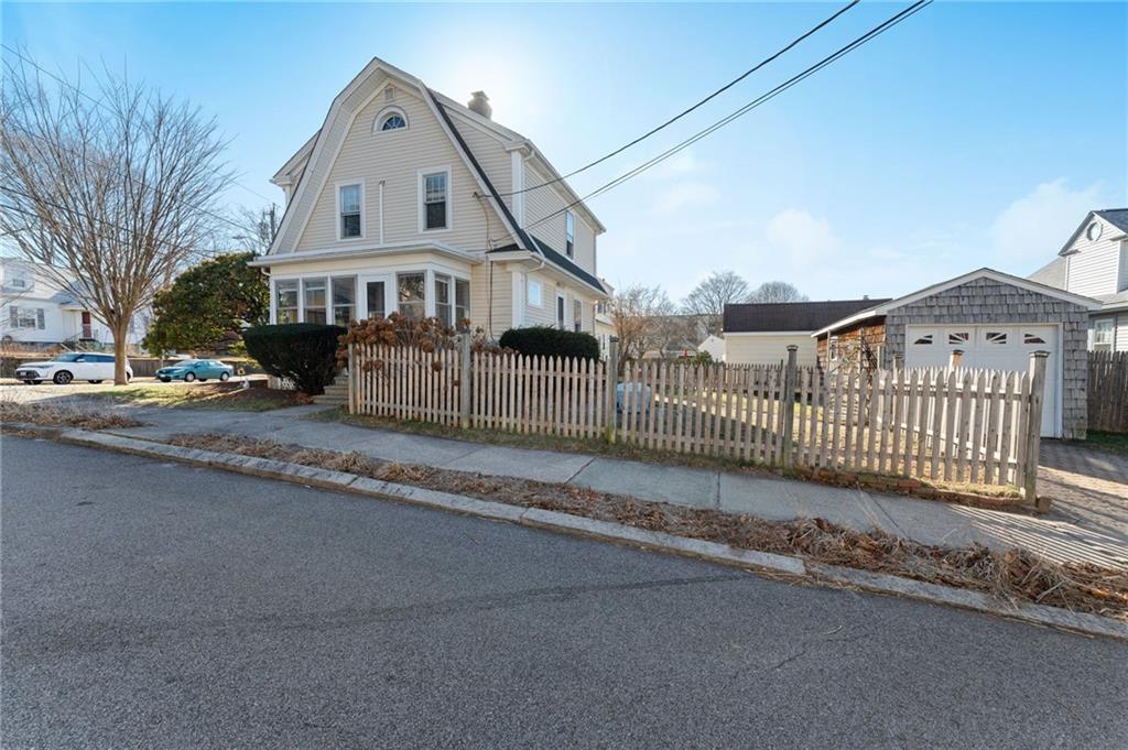 87 Blodgett Avenue, Pawtucket