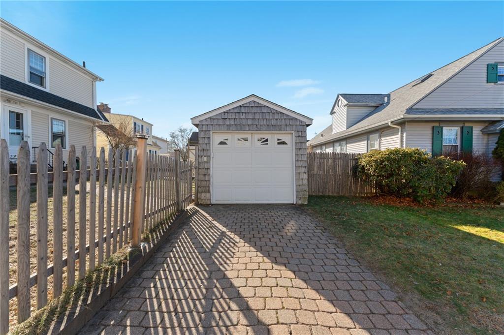 87 Blodgett Avenue, Pawtucket
