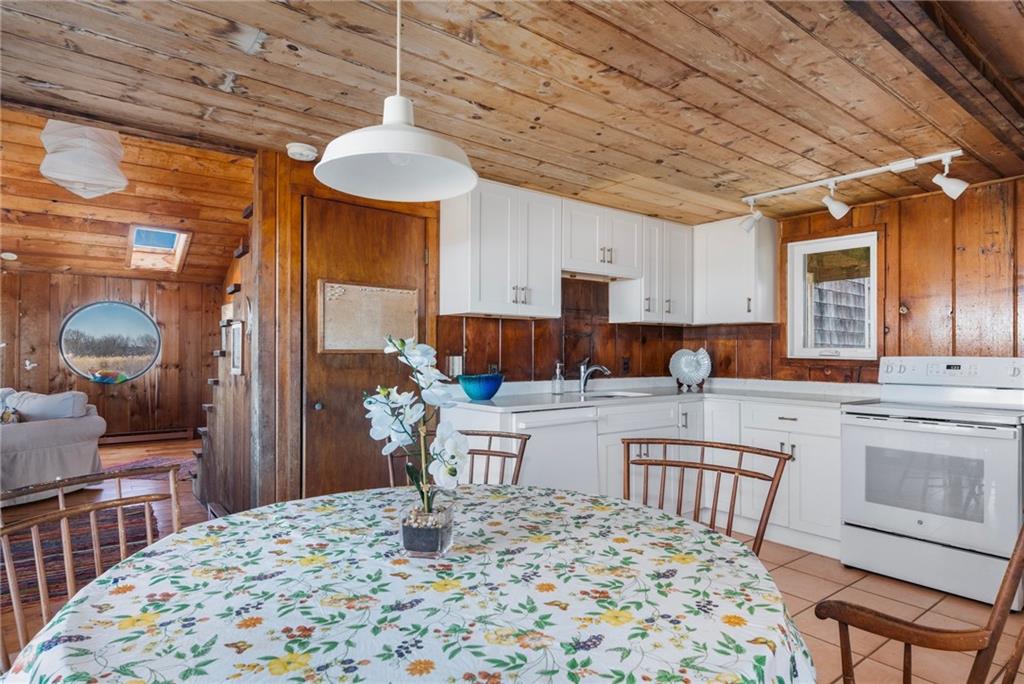753 Charlestown Beach Road, Charlestown