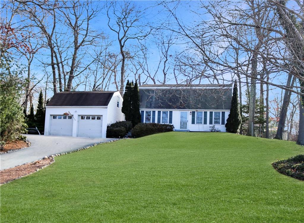 14 Canterbury Drive, Westerly
