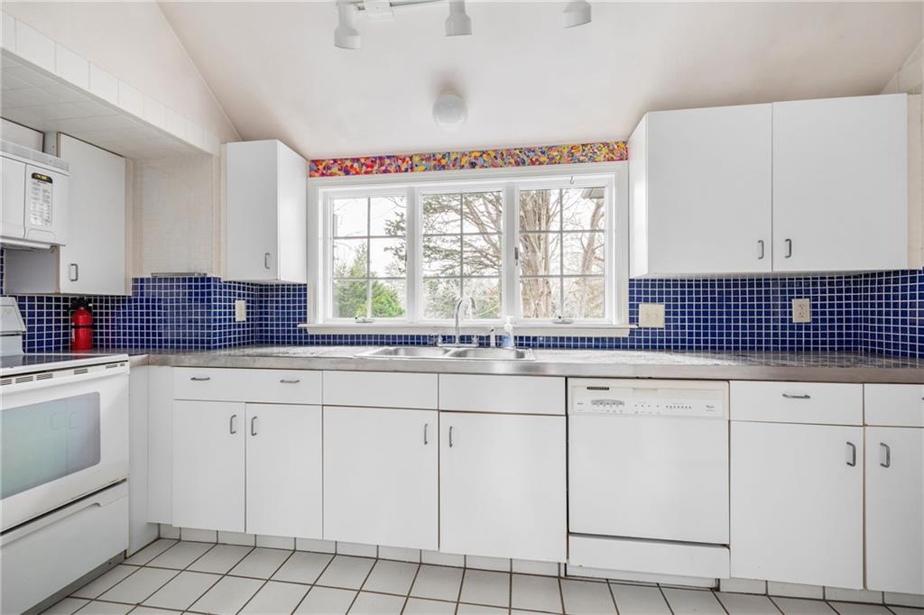 670 Boston Neck Road, Narragansett