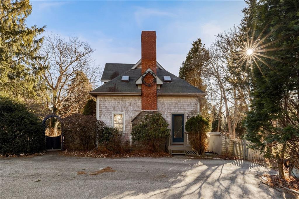 670 Boston Neck Road, Narragansett