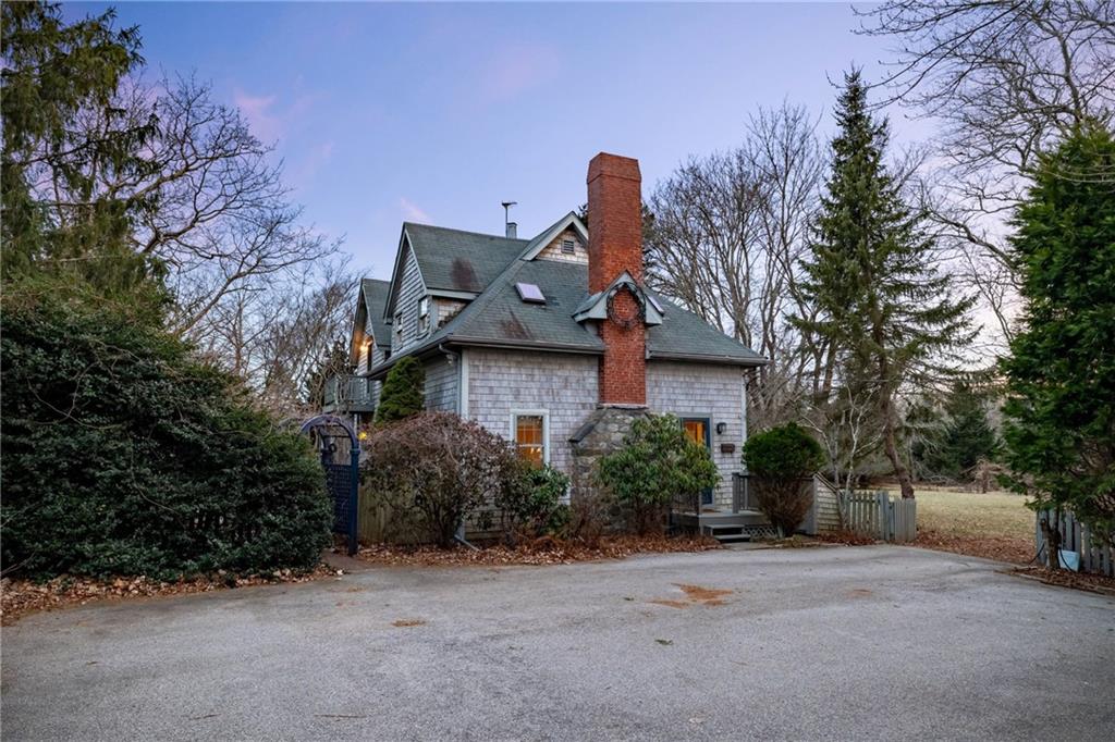 670 Boston Neck Road, Narragansett