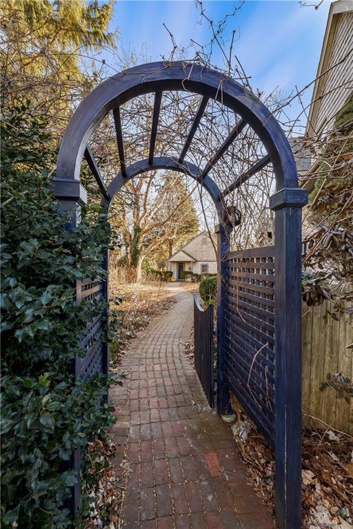 670 Boston Neck Road, Narragansett