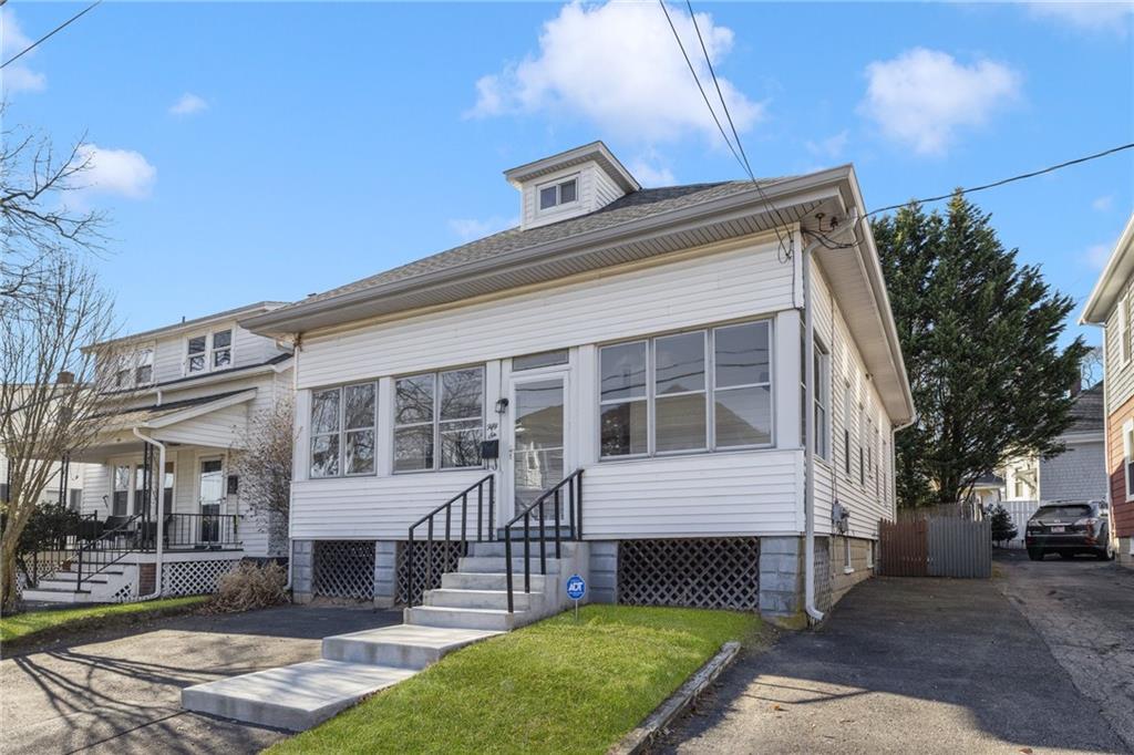 56 Peckham Avenue, North Providence