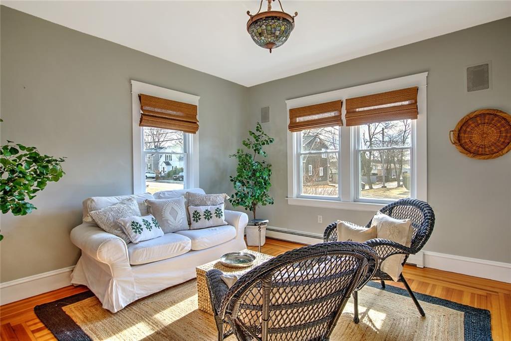 405 Maple Avenue, Barrington