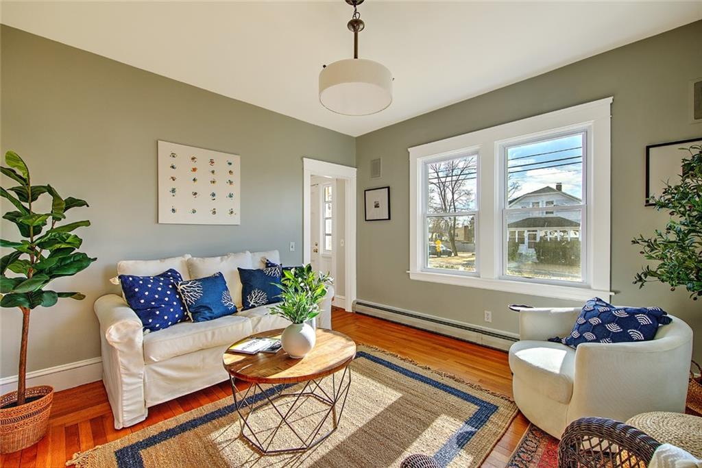 405 Maple Avenue, Barrington