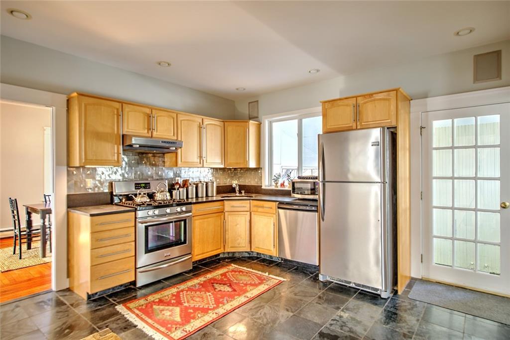 405 Maple Avenue, Barrington