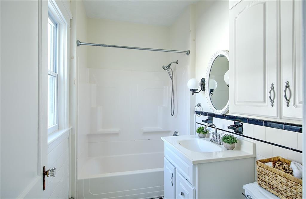 405 Maple Avenue, Barrington
