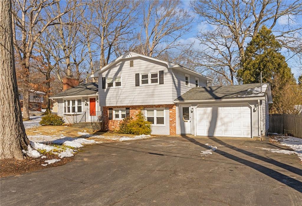 305 Reservoir Avenue, Lincoln