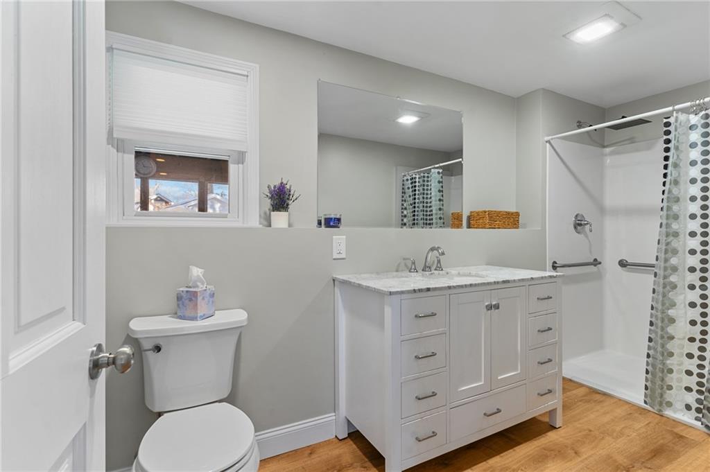 305 Reservoir Avenue, Lincoln