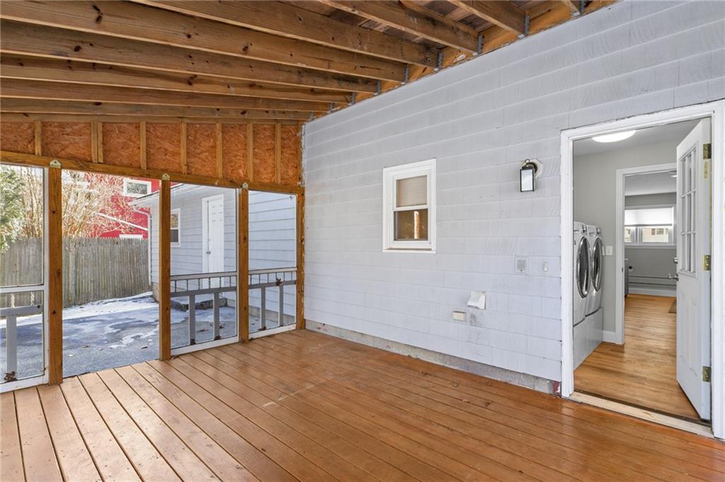 305 Reservoir Avenue, Lincoln