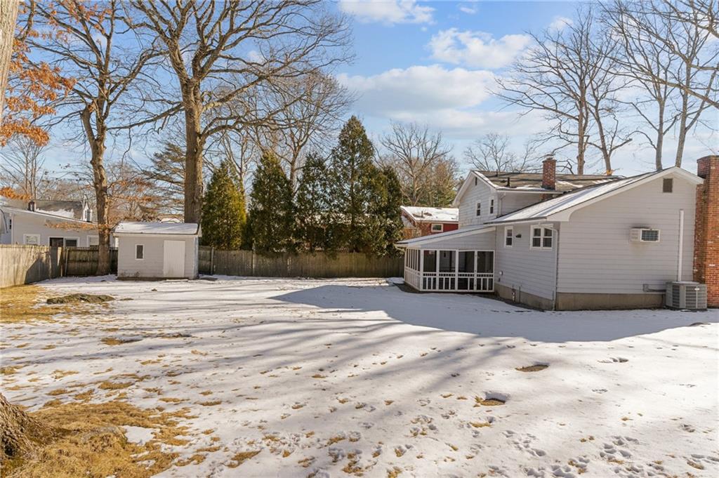 305 Reservoir Avenue, Lincoln