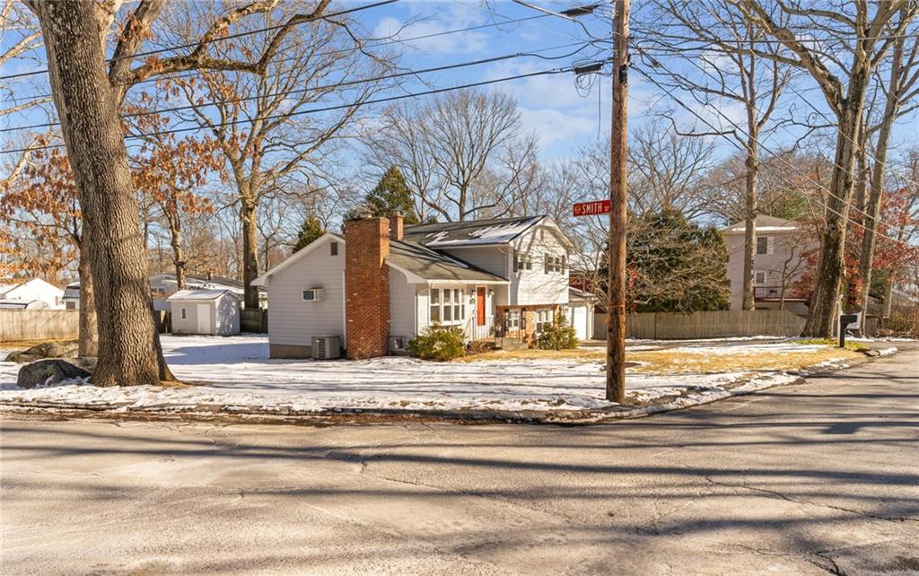 305 Reservoir Avenue, Lincoln