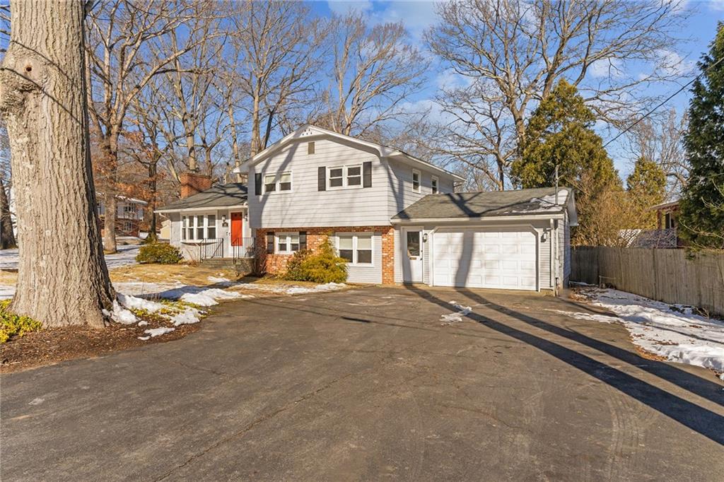 305 Reservoir Avenue, Lincoln