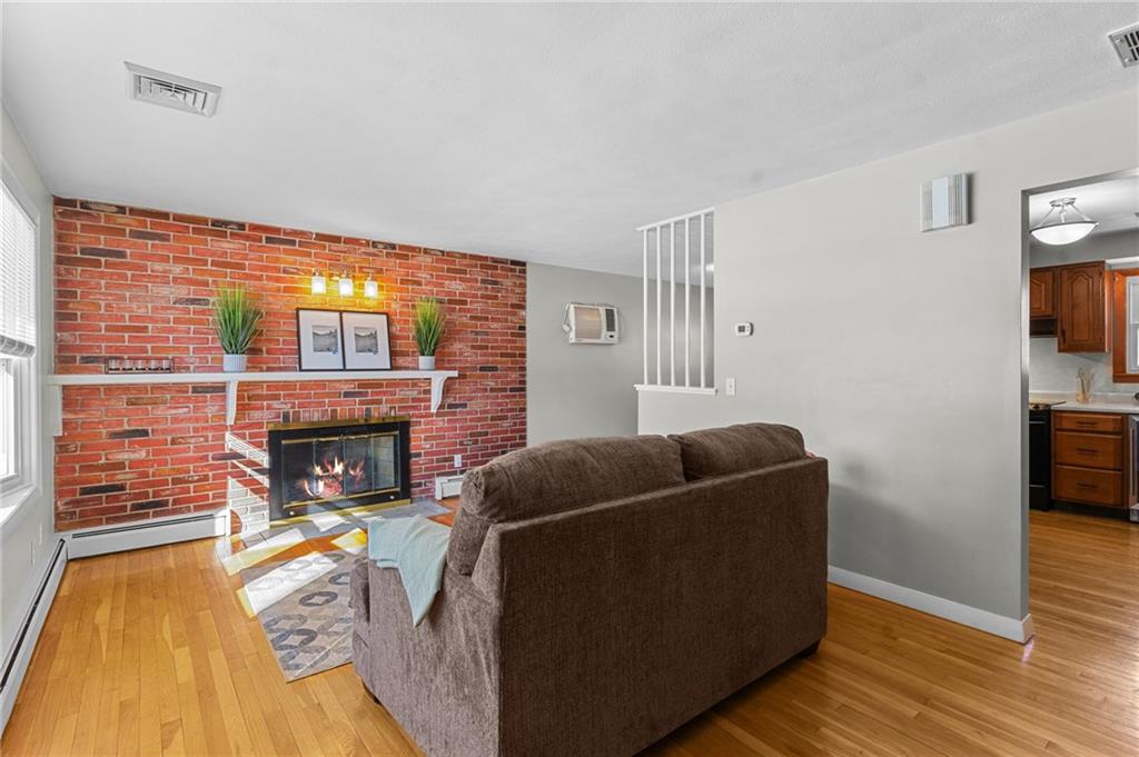305 Reservoir Avenue, Lincoln
