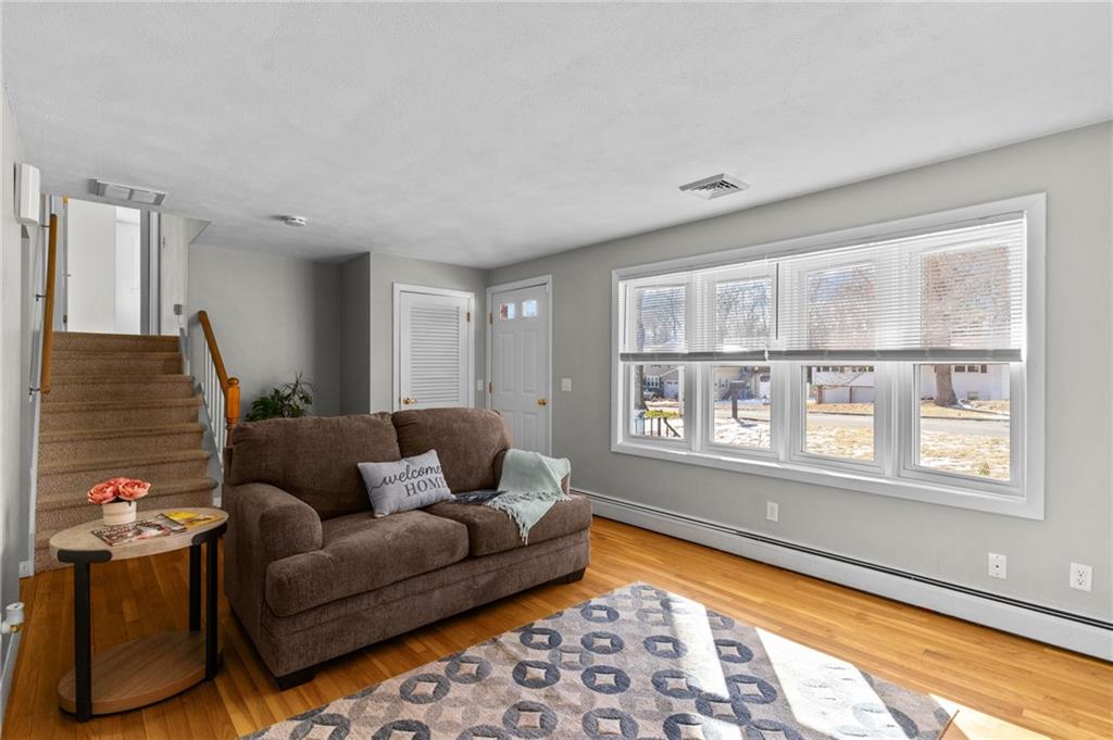 305 Reservoir Avenue, Lincoln