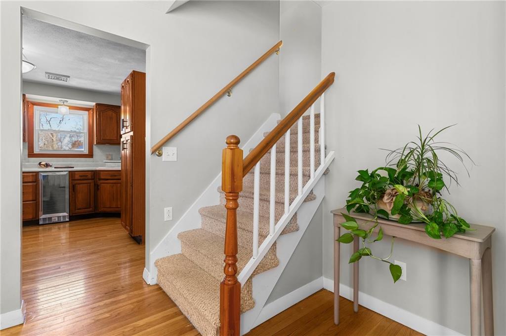 305 Reservoir Avenue, Lincoln