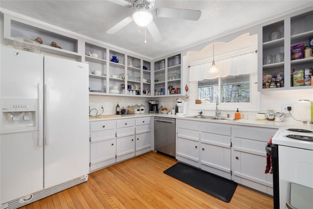 472 Gardiner Road, Richmond