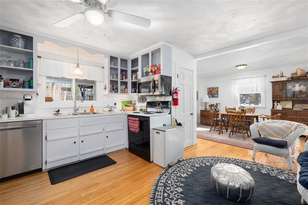 472 Gardiner Road, Richmond