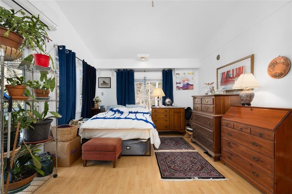 472 Gardiner Road, Richmond