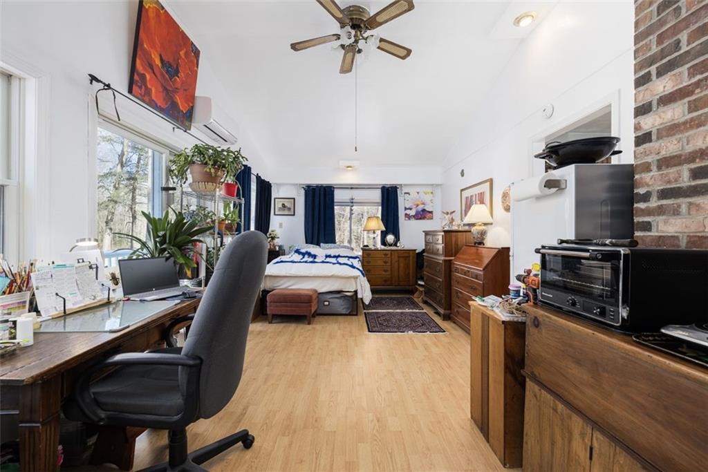 472 Gardiner Road, Richmond