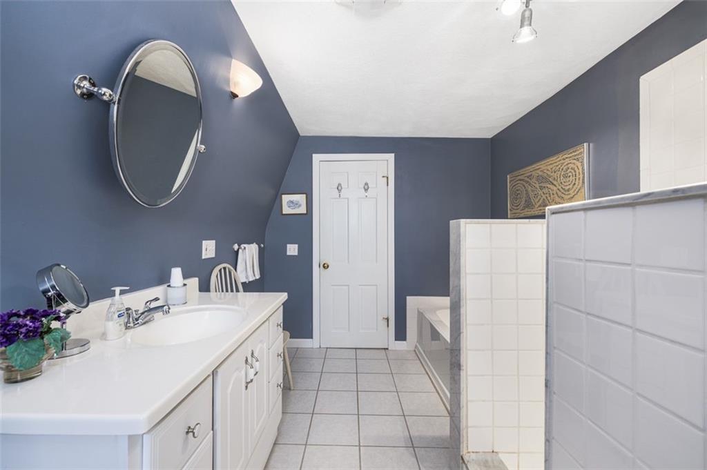 472 Gardiner Road, Richmond