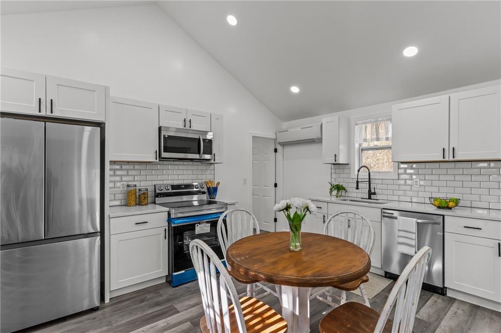 1703 Crandall Road, Tiverton