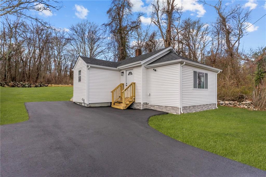 1703 Crandall Road, Tiverton