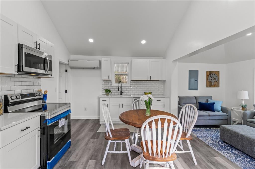 1703 Crandall Road, Tiverton
