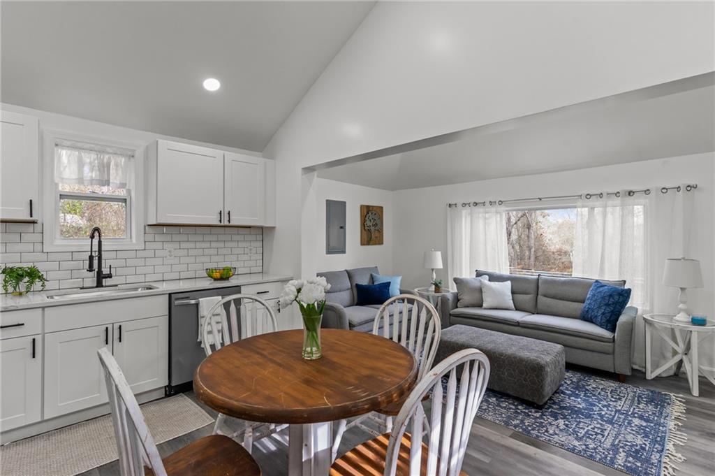1703 Crandall Road, Tiverton