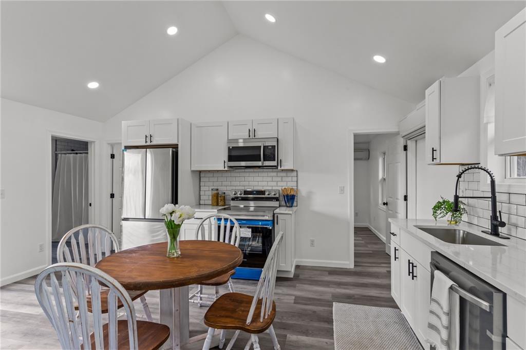 1703 Crandall Road, Tiverton