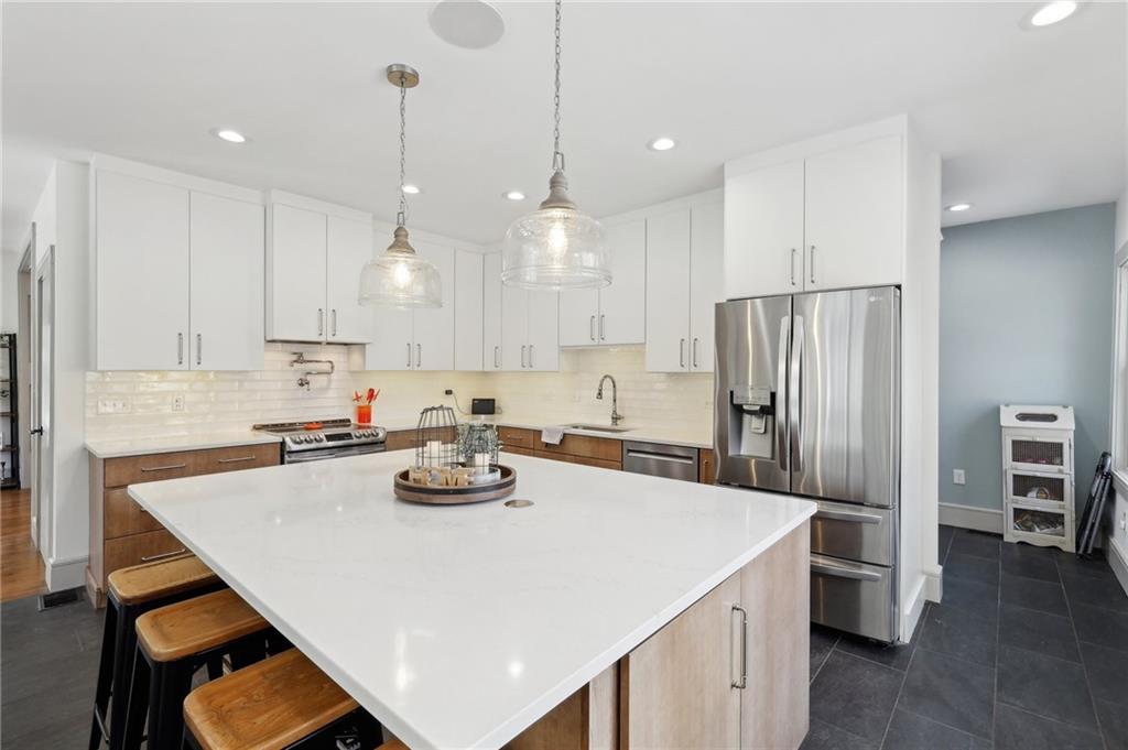 285 Pendar Road, North Kingstown