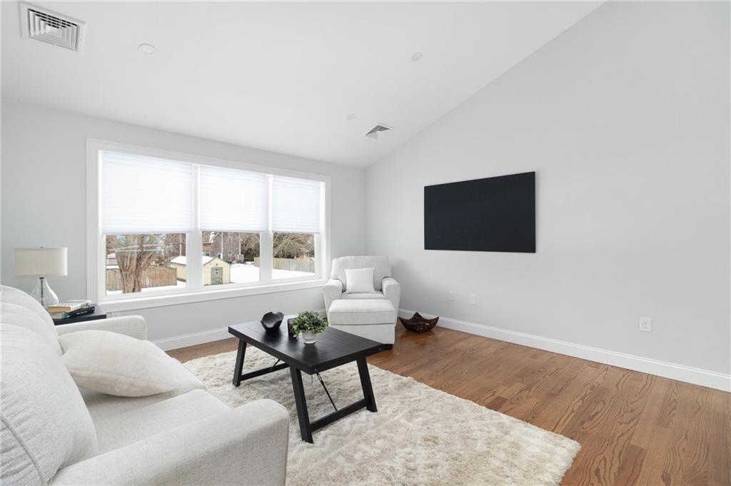 101 Baycliff Drive, Warwick