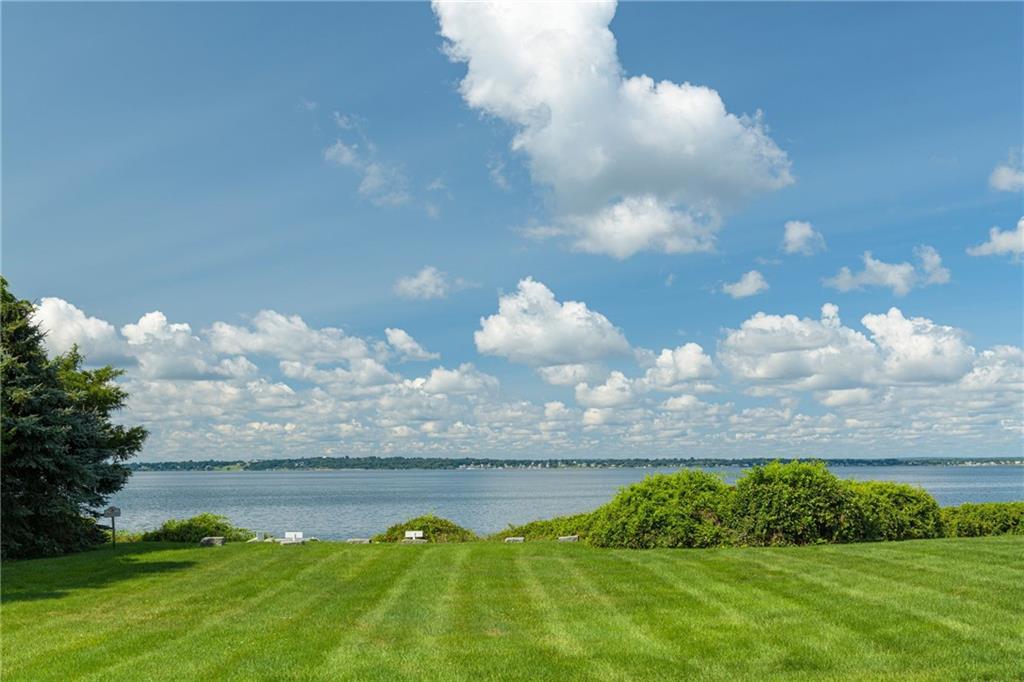 6 White Birch Lane, Barrington